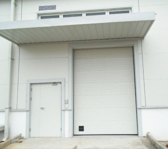 Porte a cielo aperto sezionali 50 mm-80 mm spessore isolato Porte di garage sezionali per centri commerciali e commerciali