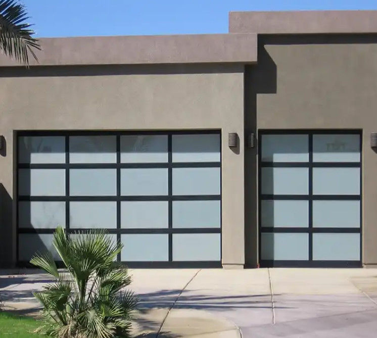 Vista completa Porta di garage sezionale Personalizza resistenza all'acqua Classe 3 Legatura di alluminio trasparente