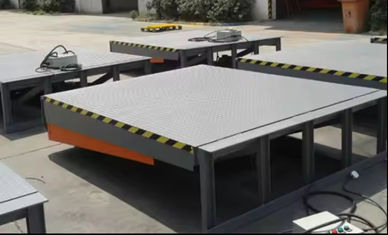 Dock Door Levelers Workshop Automatic Dock Plate 25000-40000LBS Design sicuro Meccanica ad alte prestazioni elettrica idraulica carico flessibile