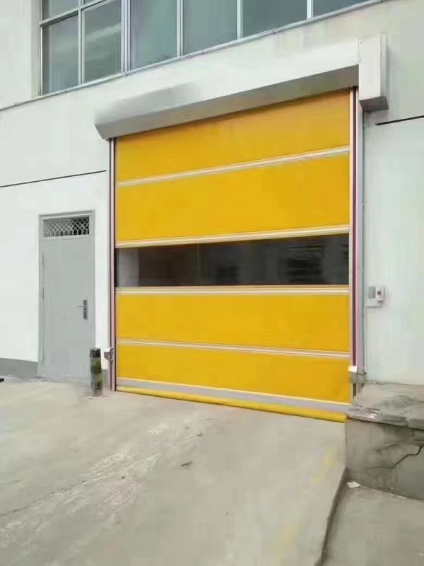 Isolamento e resistenza alle intemperie Alta velocità PVC Rollo Up Rapido Persiane Ferriera a cerniera di rotolamento Stile moderno Porta industriale automatica in PVC ad alta velocità per interni alberghieri