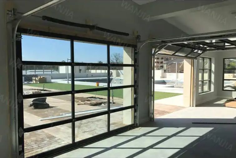Porta del garage trasparente in acrilico e alluminio, porta del garage a vetri a vista completa, porta del garage sezionale, stile di design moderno