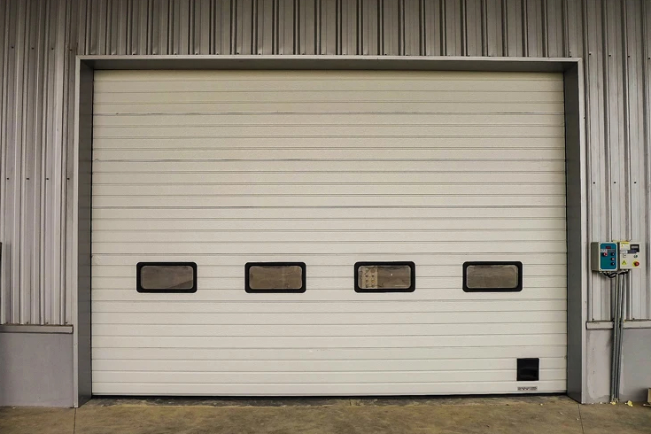 Porta di galleria sezionale in acciaio personalizzata spessore 50 mm-80 mm porta di garage sezionale isolata porte sezionali commerciali