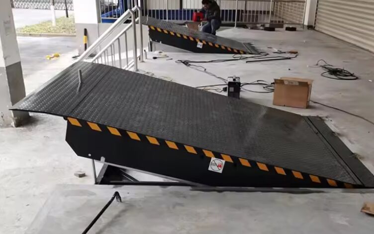 8T / 10T Capacità tonnellate idrauliche Magazzino Piattaforma personalizzabile Dimensione laboratorio Dock automatico Piastra Dock porta livellatori 25000-40000LBS Design sicuro