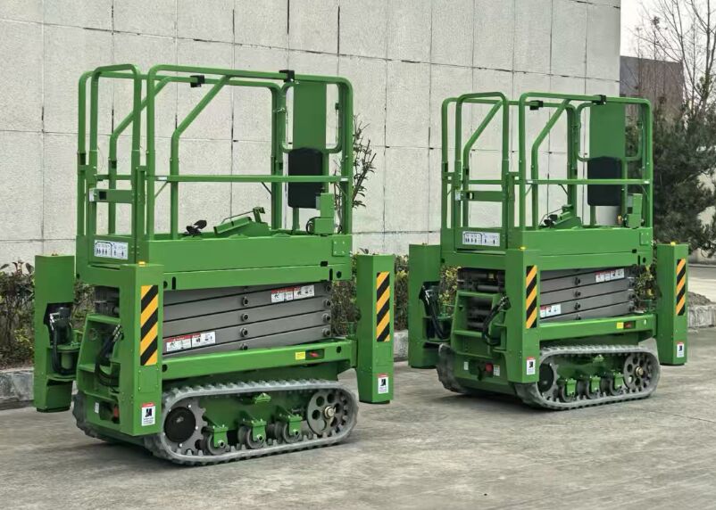 Ascensore per operai aerei piattaforma di ascensore elettrica alimentata da batterie 1.5 KW Potenza motore ottimizzata per la costruzione e la manutenzione